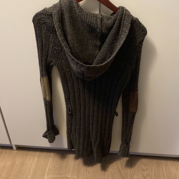 Sweater weather - Picture 2 of 2